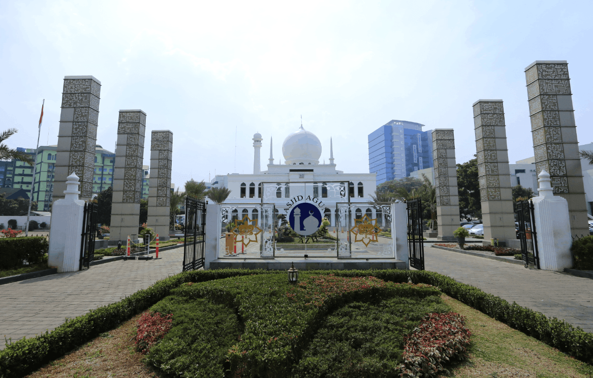 Menyusuri Jejak Sejarah dan Kemegahan Arsitektur Masjid Agung Al Azhar Kebayoran Baru